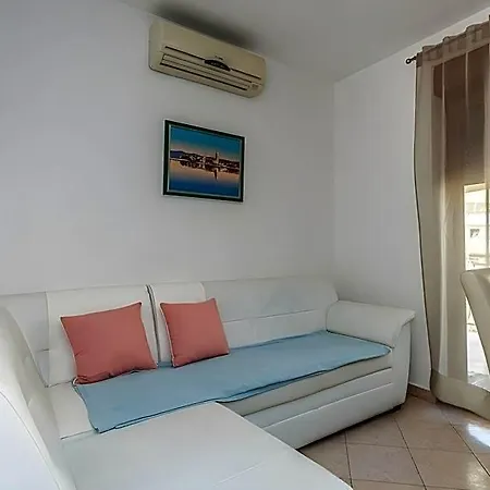 Apartment 1695
