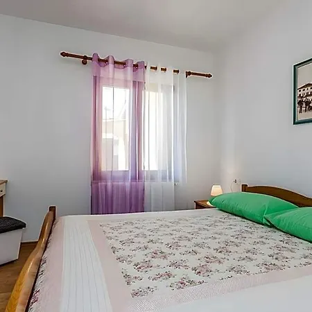 1695 Poreč