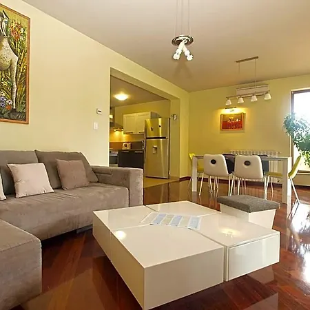 Apartment 1695